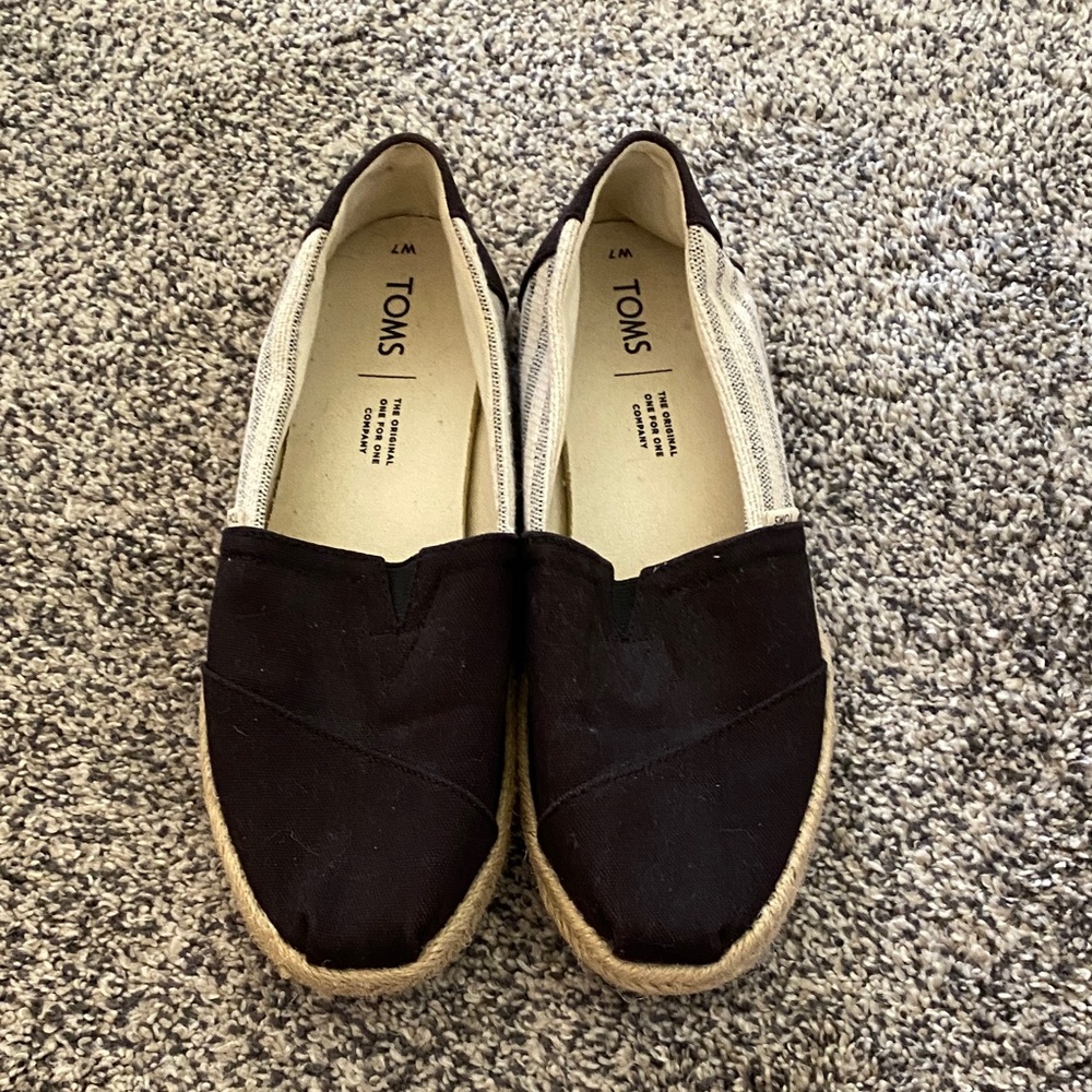 TOMS Classic Black Canvas Flats